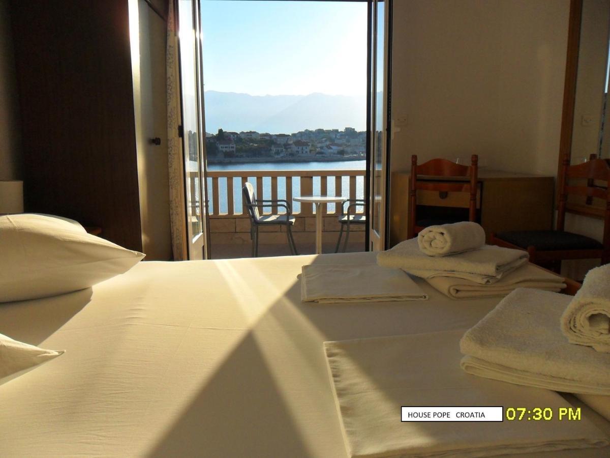Beachfront House Pope B&B Selca  外观 照片